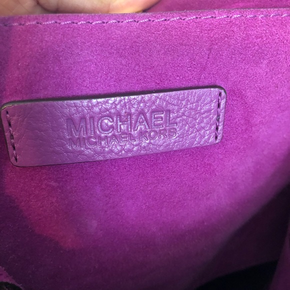 Michael Kors purple hobo bag with tassel - Picture 5 of 8
